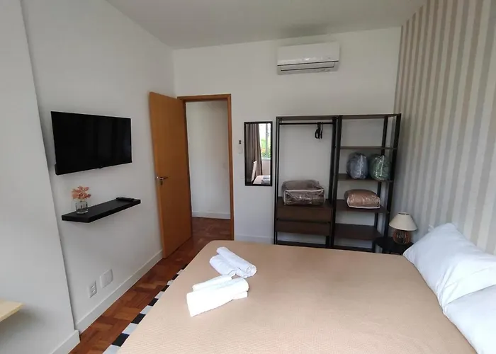 Confortável e funcional - ideal para casal e família no melhor quarteirão de Copa RJ- wi fi - 2 banheiros completos - 2 tvs e 2 ar cond com garagem Rio de Janeiro